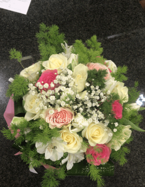 Bouquet con roselline assortite minimo 7
