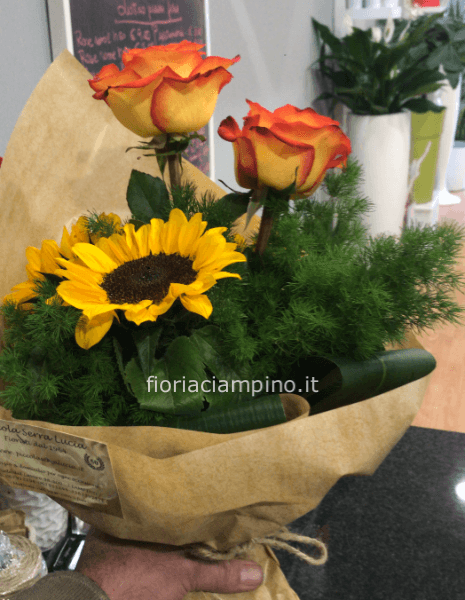 Bouquet di girasoli e rose rosse