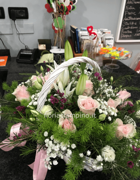 Composizione in cesto