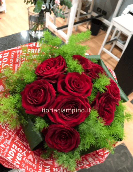 Bouquet di 7rose rosse a gambo medio